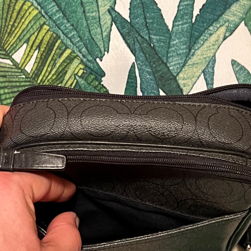 Coach preowned messenger, crossbody, bag Men’s, Women or Unisex. - Picture 11 of 15